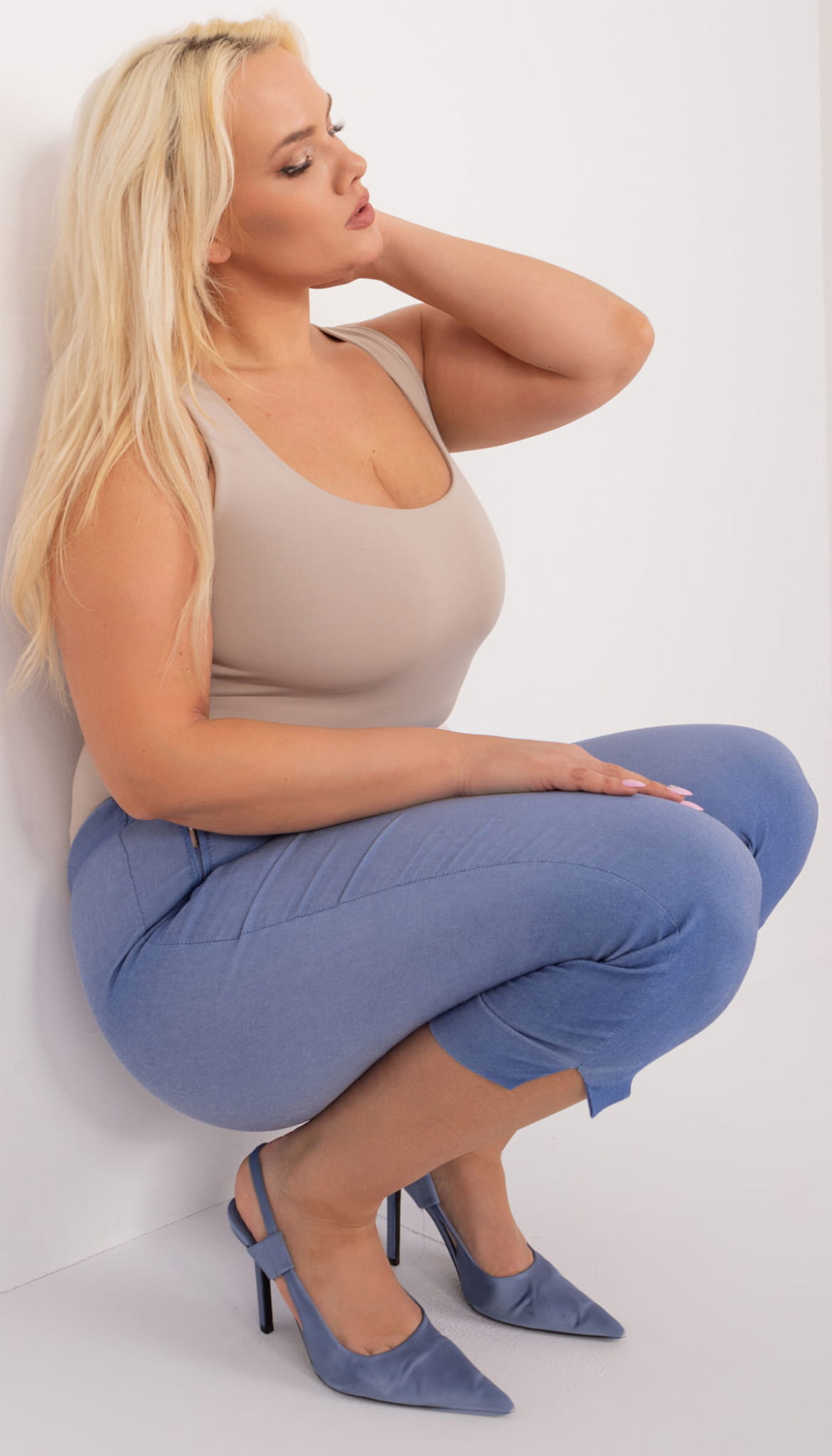 pol_pl_Hurt-Niebieskie-spodnie-3-4-plus-size-z-kieszeniami-406284_1.jpg