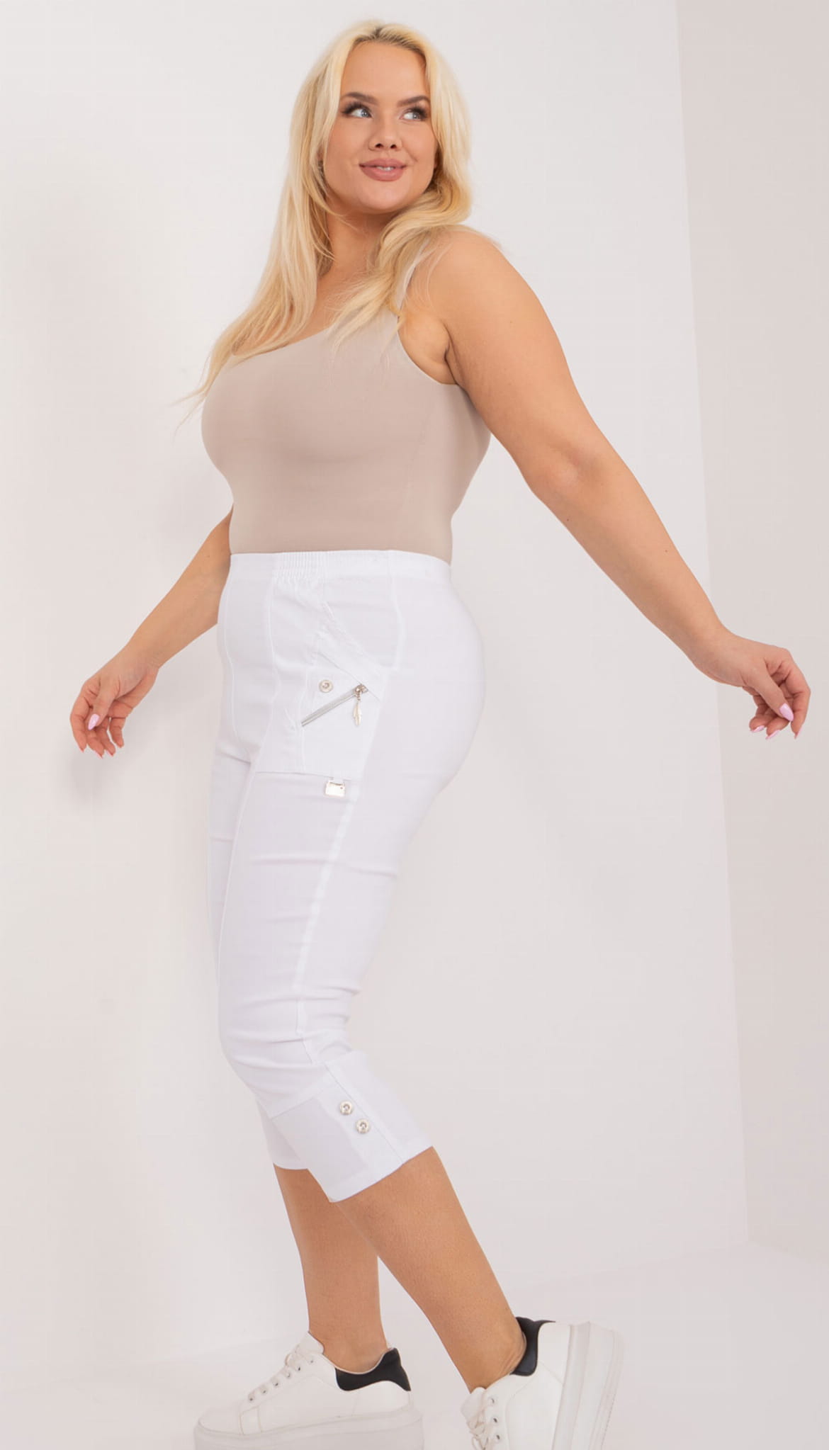 pol_pl_Hurt-Biale-materialowe-spodnie-rybaczki-plus-size-406285_4.jpg